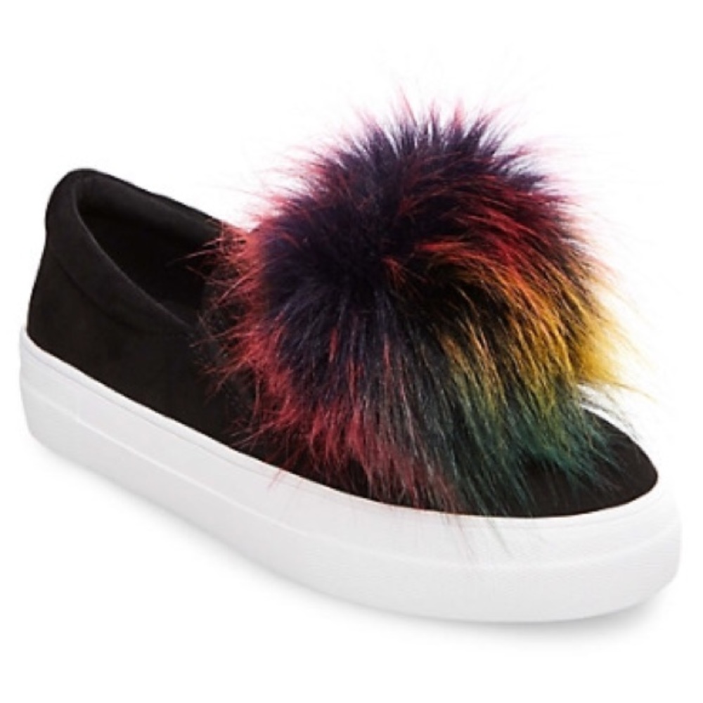 💫 Steve Madden Pom Pom shoes 🌈